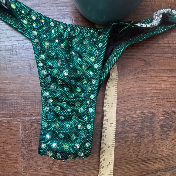 Worn once bikini green competition suit - Picture 9 of 12